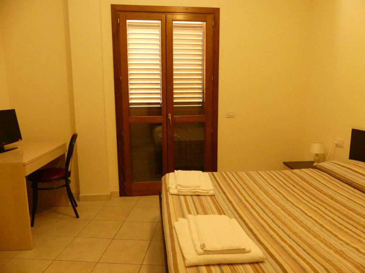Beb 2000 Hotel Sassari Exterior photo