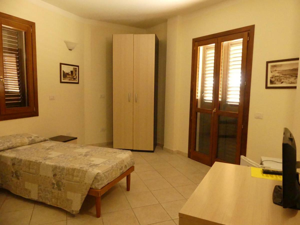 Beb 2000 Hotel Sassari Exterior photo