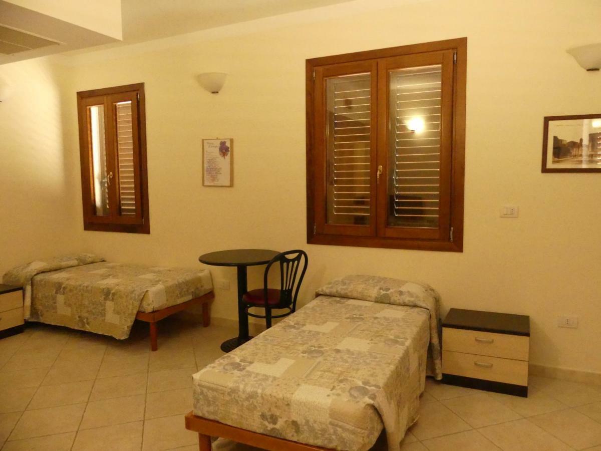 Beb 2000 Hotel Sassari Exterior photo