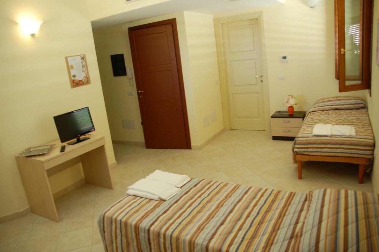 Beb 2000 Hotel Sassari Exterior photo