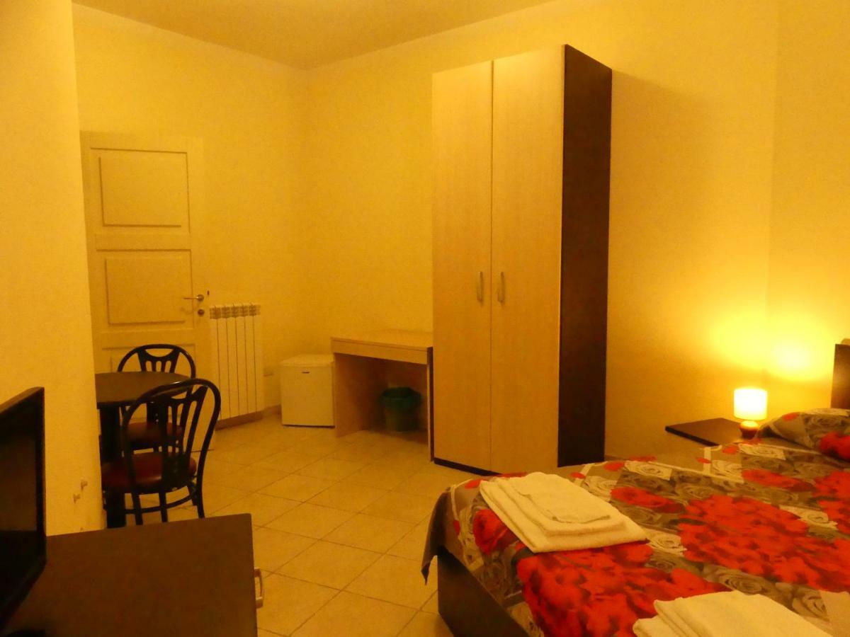 Beb 2000 Hotel Sassari Exterior photo