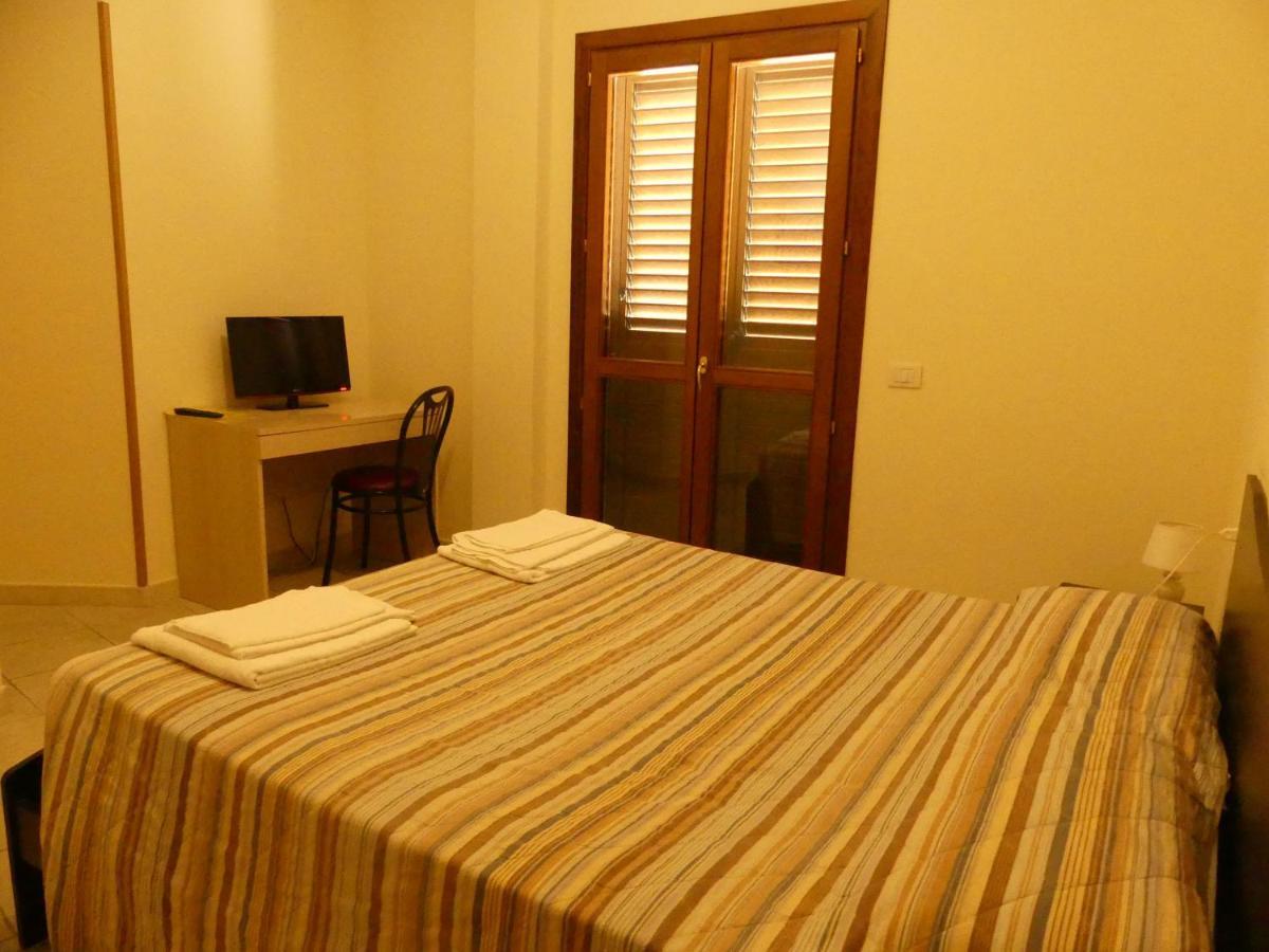 Beb 2000 Hotel Sassari Exterior photo